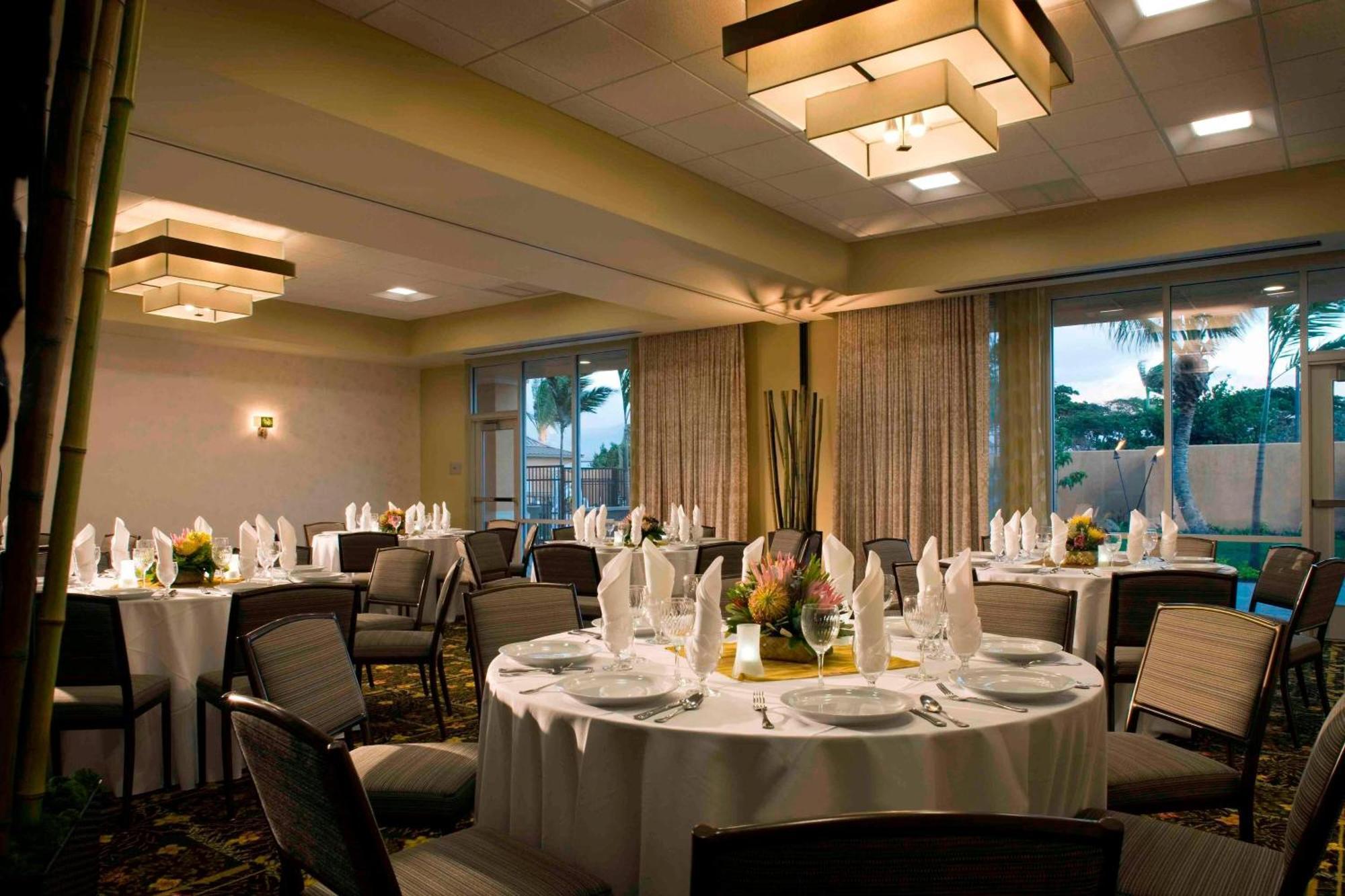 Courtyard By Marriott Maui Kahului Airport Hotel Bagian luar foto
