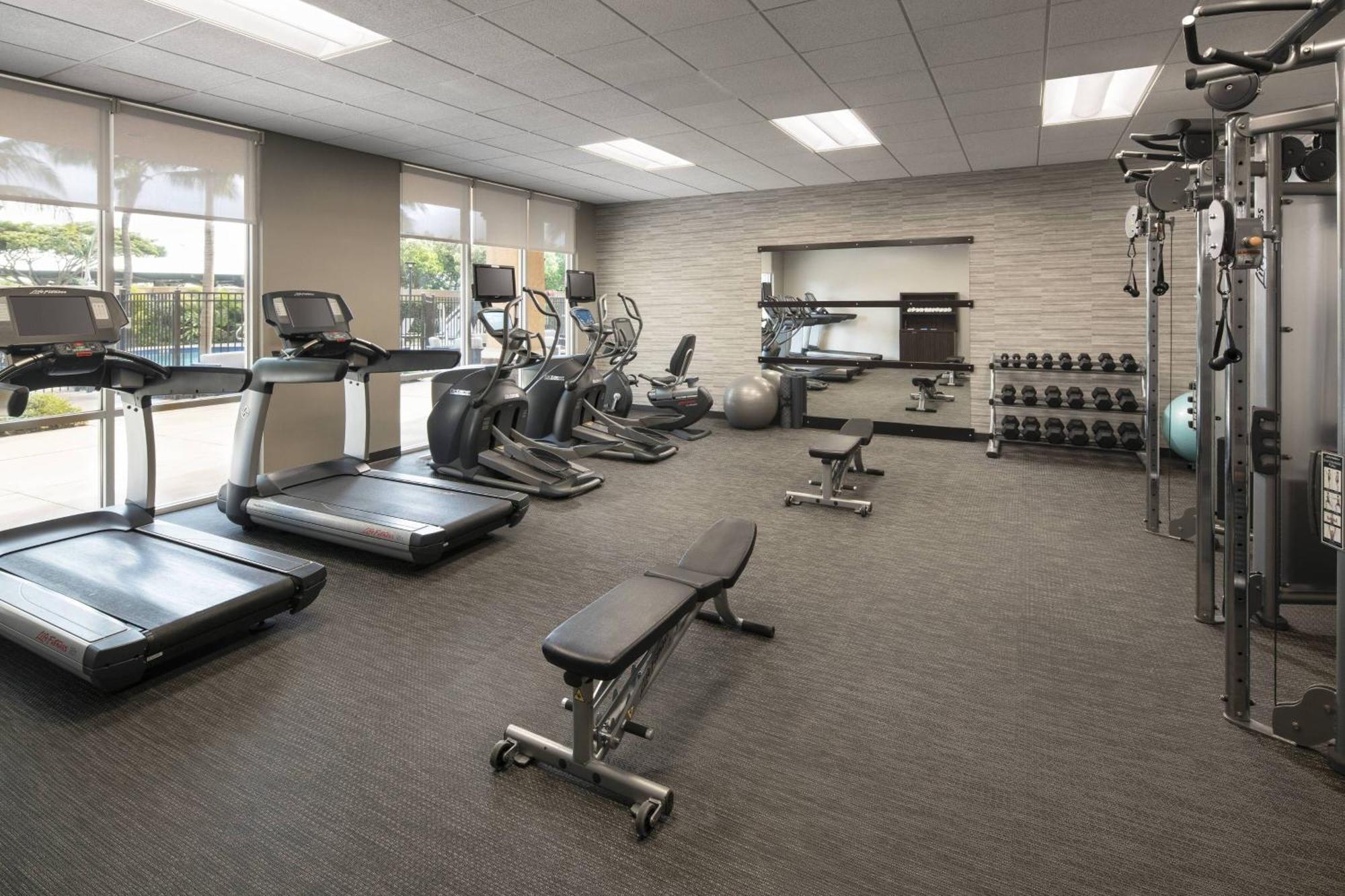 Courtyard By Marriott Maui Kahului Airport Hotel Bagian luar foto