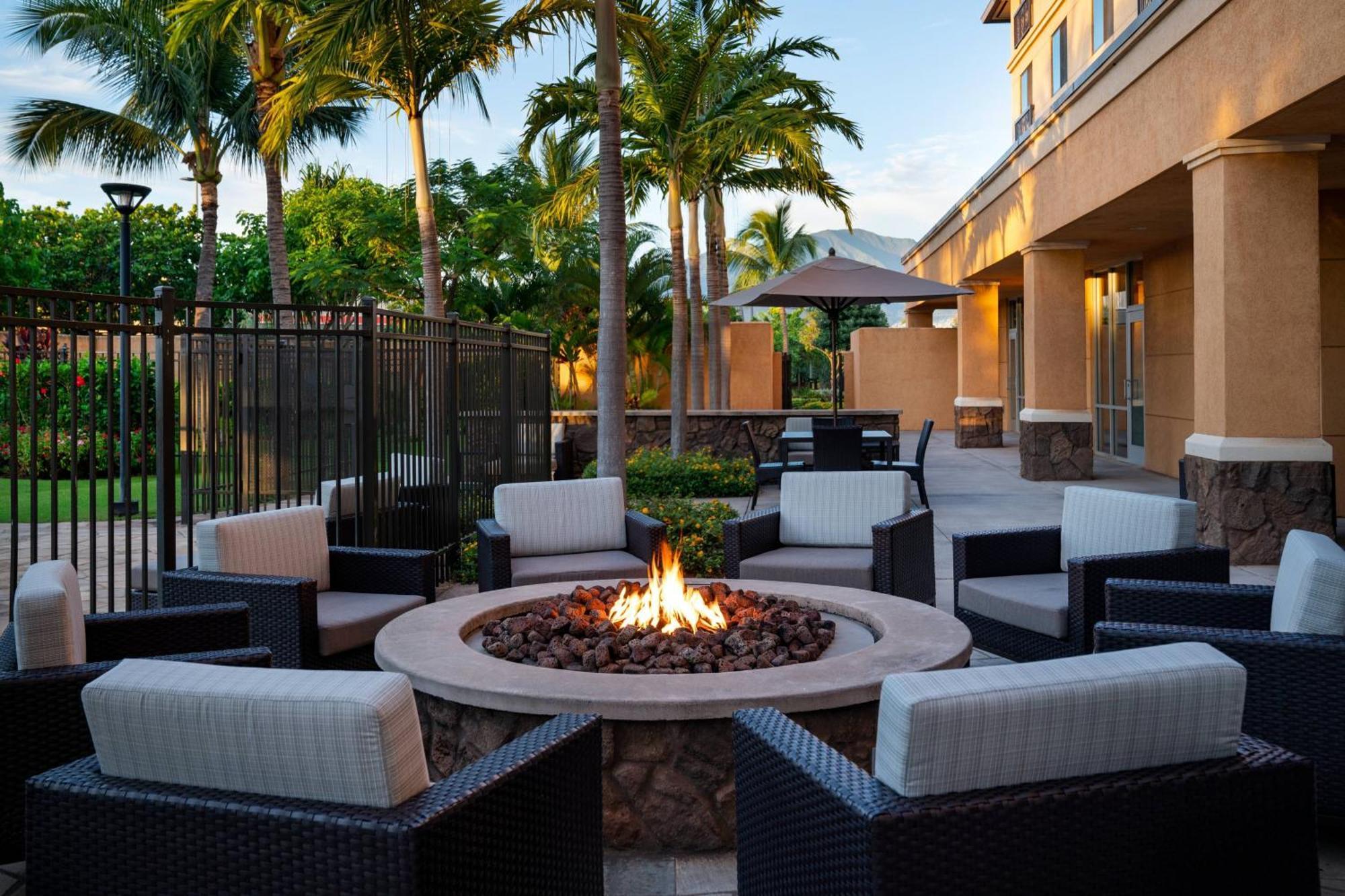 Courtyard By Marriott Maui Kahului Airport Hotel Bagian luar foto